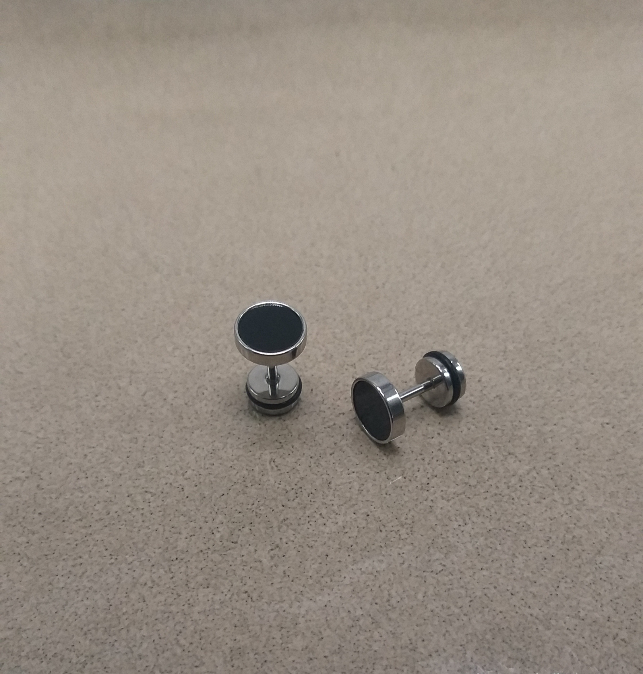 Stainless steel screw back silver/black earrings