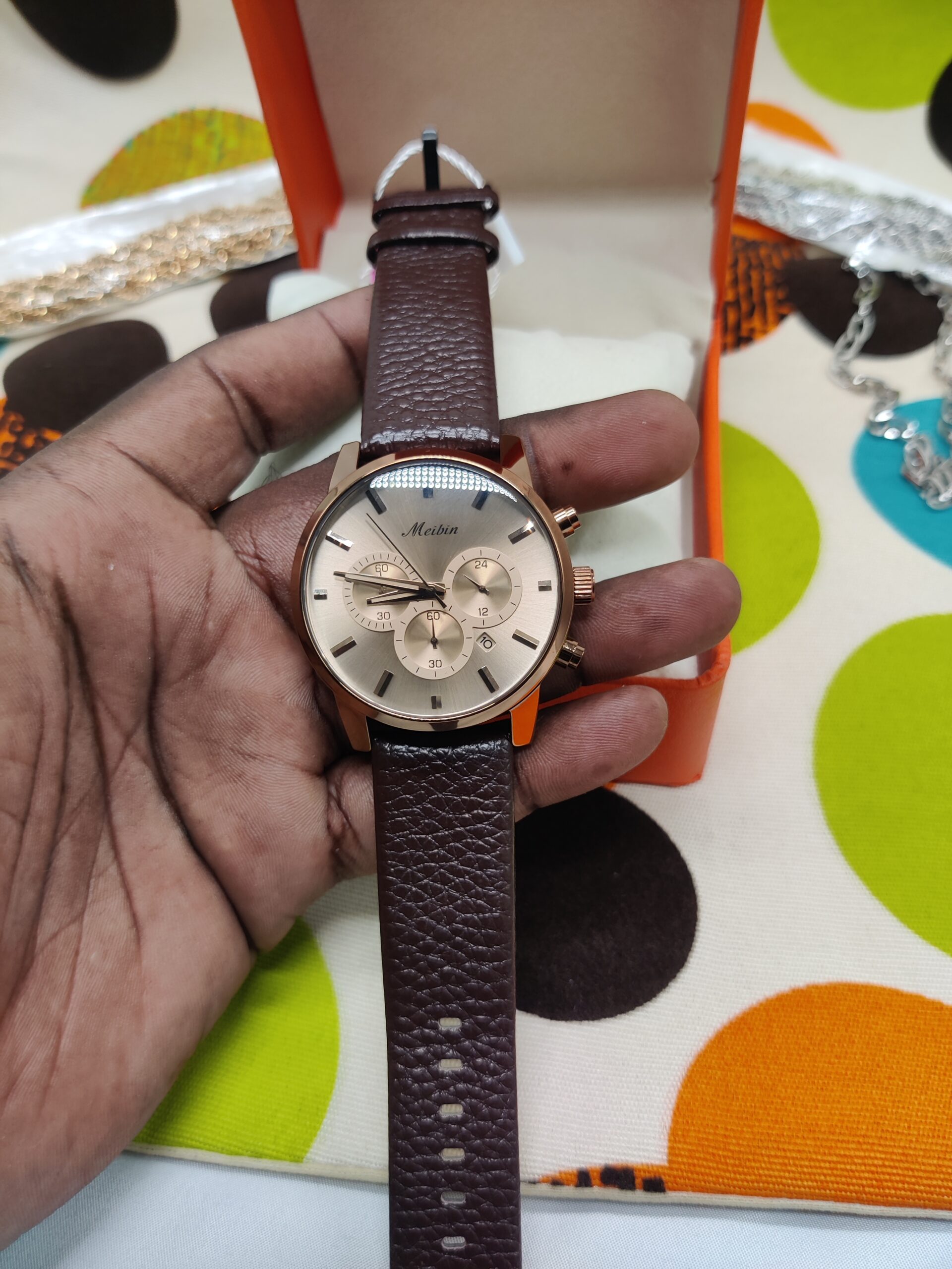 Meibin M1769 Leather band female watch. Stainless steel back 30m water resistance.