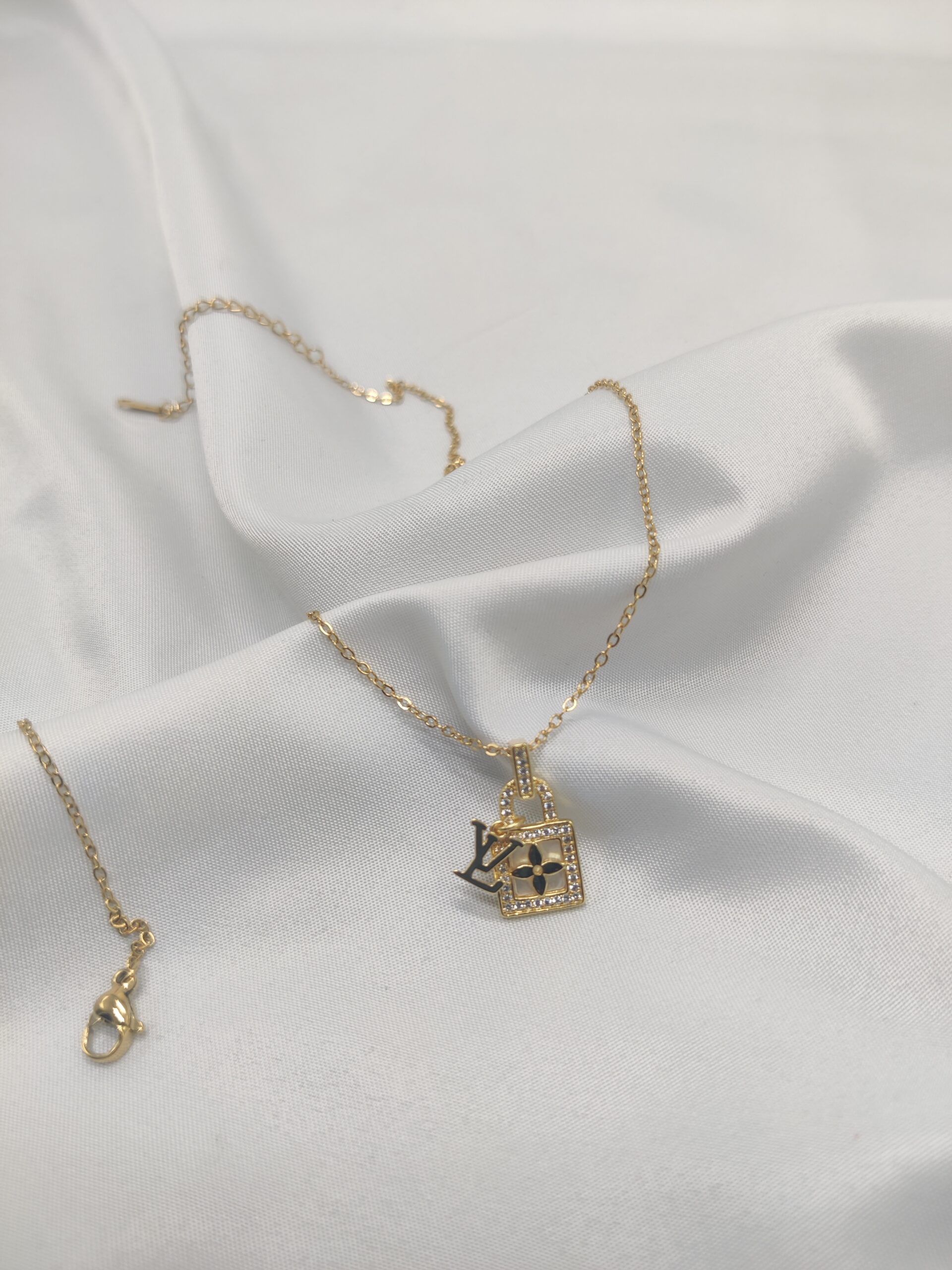 LV Female Necklace